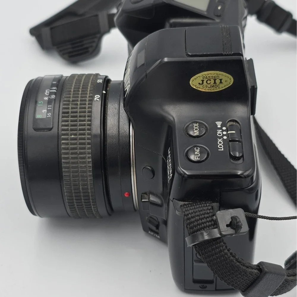 Minolta Maxxum 7000i 35mm Film SLR Camera UNTESTED Data Back DB-7 no battery